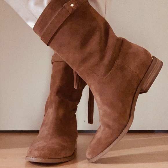 Like NEW Stylish Michael Kors Suede Boots with Tassel Size 9.5 - Picture 6 of 7